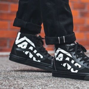 VANS Sk8-Hi Top sneakers large logo black & white Size 8.5